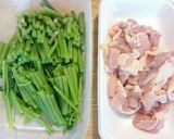 よしな(ミズ、ウワバミソウ)鶏肉の炒め物作り方1写真