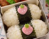 【キャラ弁】かまぼこイチゴ弁当作り方4写真