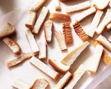 ☆シュガーラスク☆ 〜食パンの耳で〜作り方1写真