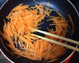 ❁麺つゆで簡単♪人参と絹さやの炒り煮❁作り方2写真