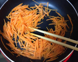 ❁麺つゆで簡単♪人参と絹さやの炒り煮❁作り方2写真