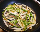 簡単！たけのこと竹輪の青椒肉絲風作り方3写真