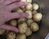 フライパンで小玉ジャガイモの甘辛揚げ煮作り方1写真