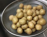 フライパンで小玉ジャガイモの甘辛揚げ煮作り方2写真