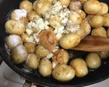 フライパンで小玉ジャガイモの甘辛揚げ煮作り方5写真