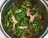 ピーマンと カニカマ 舞茸の 中華スープ作り方2写真