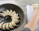 アンドロイドが教える基本の羽根付き餃子！作り方6写真