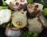 生タコとブロッコリーのアヒージョ作り方1写真