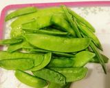 香りが◎豚肉と絹さやのニンニクバター醤油作り方1写真