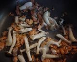 簡単！しめじと鮭のチャーハンおむすび♪作り方1写真