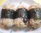 簡単！しめじと鮭のチャーハンおむすび♪作り方4写真