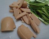 ニンニク茎と魚肉ハム…ウスターソース炒め作り方2写真
