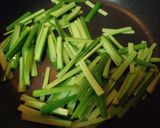 ニンニク茎と魚肉ハム…ウスターソース炒め作り方3写真