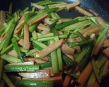ニンニク茎と魚肉ハム…ウスターソース炒め作り方5写真
