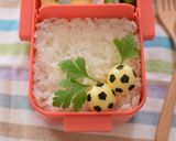 【キャラ弁】チーズのサッカーボール弁当作り方5写真