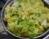 簡単和食にキャベツ玉ねぎワカメのお味噌汁作り方2写真