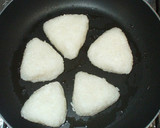 焼きおにぎり♪残りご飯＋梅しょうゆゴマ油作り方3写真
