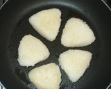 焼きおにぎり♪残りご飯＋梅しょうゆゴマ油作り方4写真