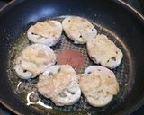 簡単！レンコンの牛マキマキ焼き(黒酢)作り方2写真
