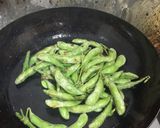 塩茹には飽きたかも★フライパンで焼き枝豆作り方5写真
