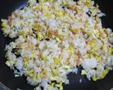 シャキシャキレタスと鮭のサラダ炒飯作り方4写真