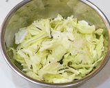 簡単ｷｬﾍﾞﾂの塩昆布とﾓﾘﾝｶﾞ和え♪作り方2写真