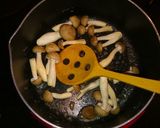 簡単！ほうれん草と玉子のコンソメスープ作り方1写真