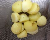 簡単♪ じゃが芋と手羽中のピリ辛風作り方2写真