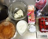 苺たっぷりストロベリーレアチーズケーキ作り方1写真