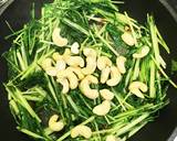 やみつき！水菜のカシューナッツ炒め作り方4写真