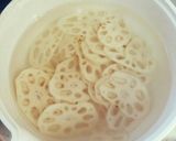 みんな大好き甘辛！れんこんと豚肉の炒め物作り方1写真
