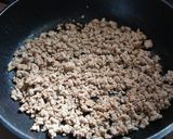 甘辛味でご飯がすすむ♫挽き肉入りニラ玉作り方2写真