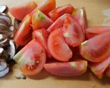 鶏むね肉とレタス トマトの味噌中華スープ作り方1写真