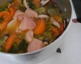 鶏むね肉とレタス トマトの味噌中華スープ作り方5写真