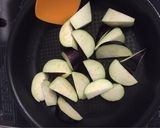 茄子と新玉ねぎの味噌炒め作り方2写真