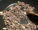 ひき肉ともやしのガーリック炒め。作り方2写真