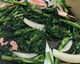 春菊とベーコンの旨塩炒め。作り方2写真