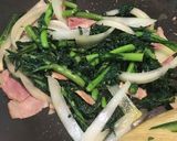春菊とベーコンの旨塩炒め。作り方3写真