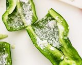 お弁当に!簡単チーズ入りピーマンの肉詰め作り方1写真