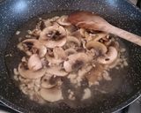 材料2つ☆豚もも肉のマッシュルームソース作り方3写真