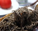 蕎麦でイカスミペペロンチーノ作り方6写真