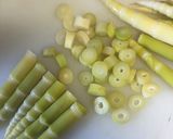 姫たけのこ（細竹）のみそ汁作り方1写真