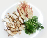 椎茸とみょうがと糸みつ葉のお吸い物作り方1写真