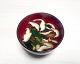椎茸とみょうがと糸みつ葉のお吸い物作り方3写真