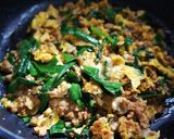甘辛味でご飯がすすむ♫挽き肉入りニラ玉作り方5写真