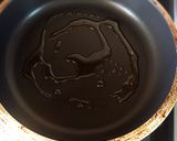 チーズと卵で。粉なし低糖質生ハムピザ作り方1写真