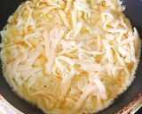 チーズと卵で。粉なし低糖質生ハムピザ作り方3写真
