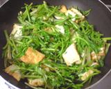 風味最高！厚揚げとセリの炒め物(´∇｀*作り方2写真