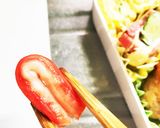 簡単！カニカマで弁当彩り＊１分で＊赤色作り方1写真