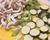 疲労回復に♪アスパラの梅マヨ炒め作り方1写真